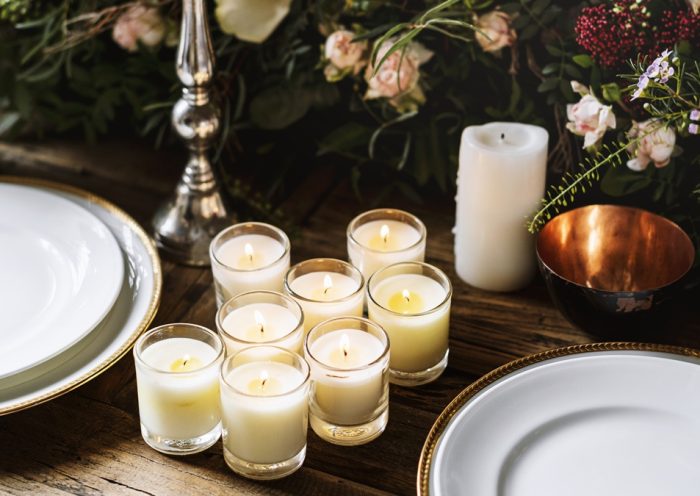 természetes dekoráció gyertyával