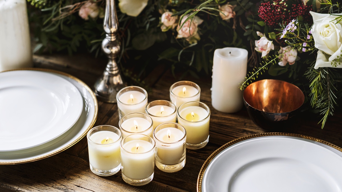 természetes dekoráció gyertyával